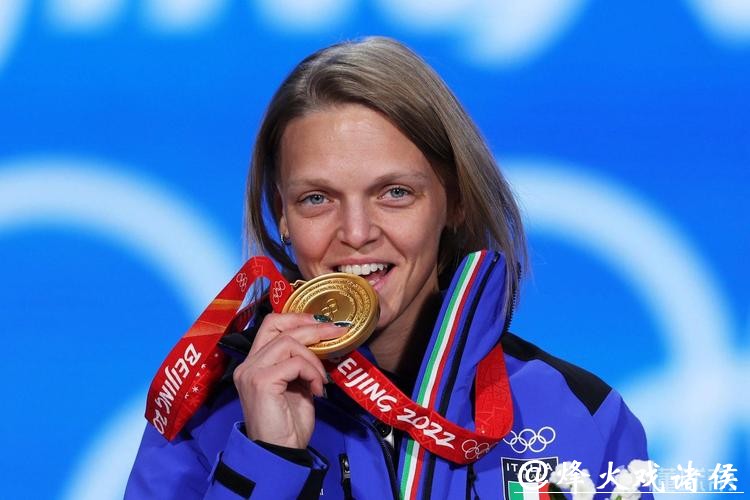 35岁拿下冬奥金牌,意大利老将这一滑,把那些说她该退役的人脸打肿了 35岁拿下冬奥金牌,意大利老将这一滑,把那些说她该退役的人脸打肿了