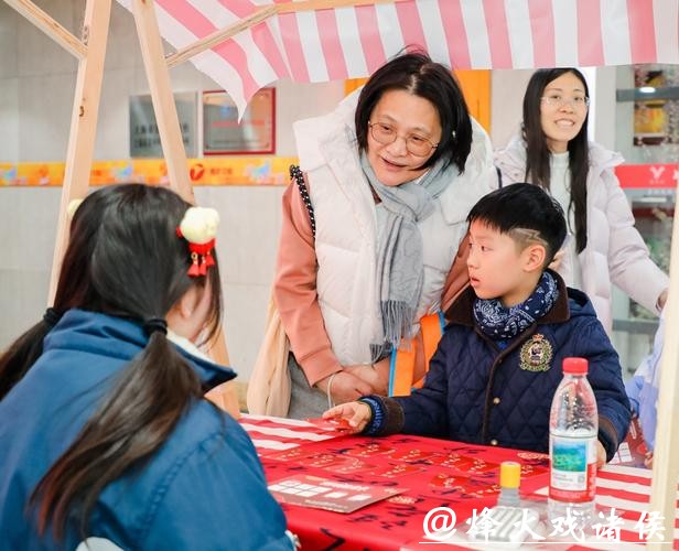 吟诗游园、串珠拓印,沉浸式体验新春民俗 吟诗游园、串珠拓印,沉浸式体验新春民俗