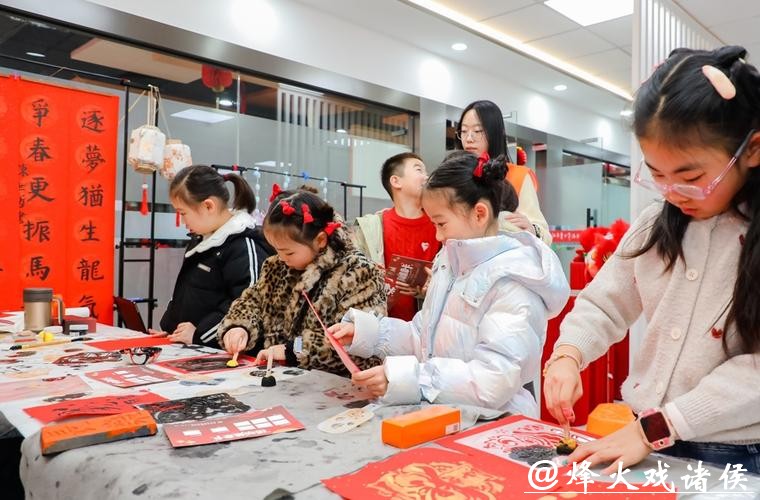 吟诗游园、串珠拓印,沉浸式体验新春民俗 吟诗游园、串珠拓印,沉浸式体验新春民俗