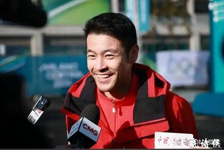 半小时等待！中国名将创历史泪洒赛场，21岁天才夺金独揽两大纪录