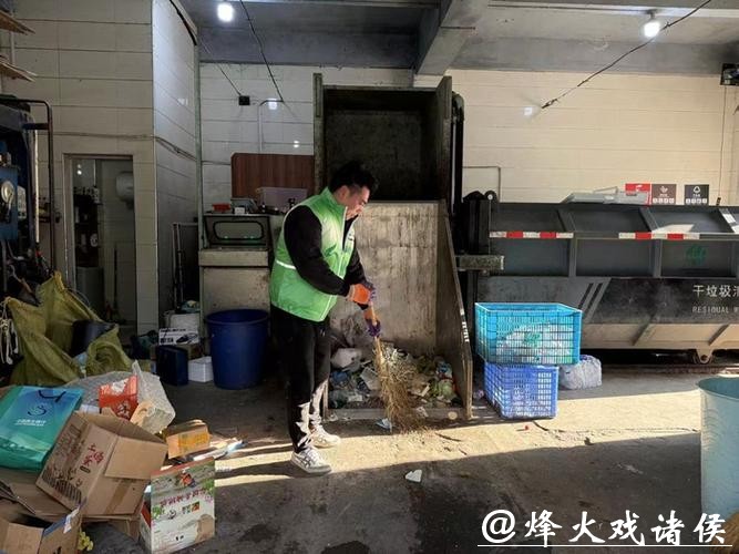 数十万元金饰当垃圾扔了!寒夜苦等4小时的他“是党员,当过兵” 数十万元金饰当垃圾扔了!寒夜苦等4小时的他“是党员,当过兵”